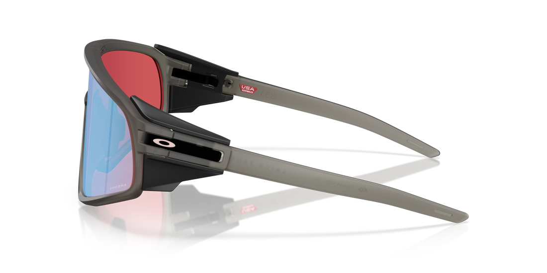 Óculos de sol oakley oo9404 latch panel 940412 gris mask unisex tamanho 35mm - Vista de detalhe