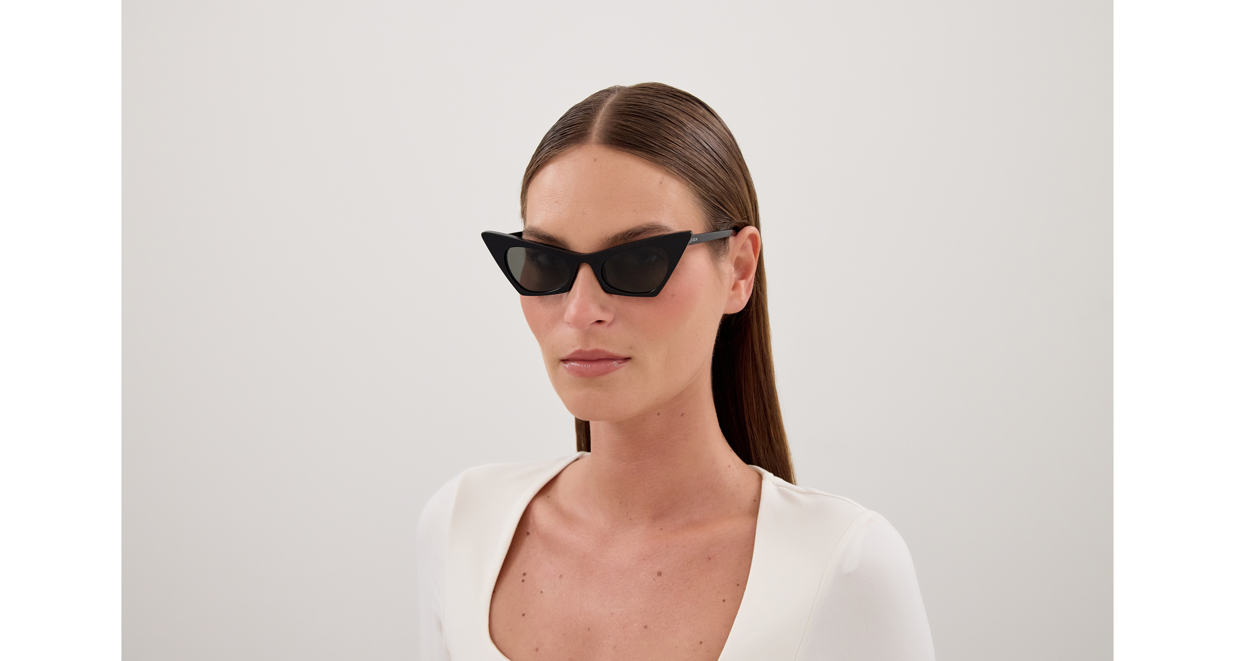 ALEXANDER MCQUEEN AM0557S 001 48