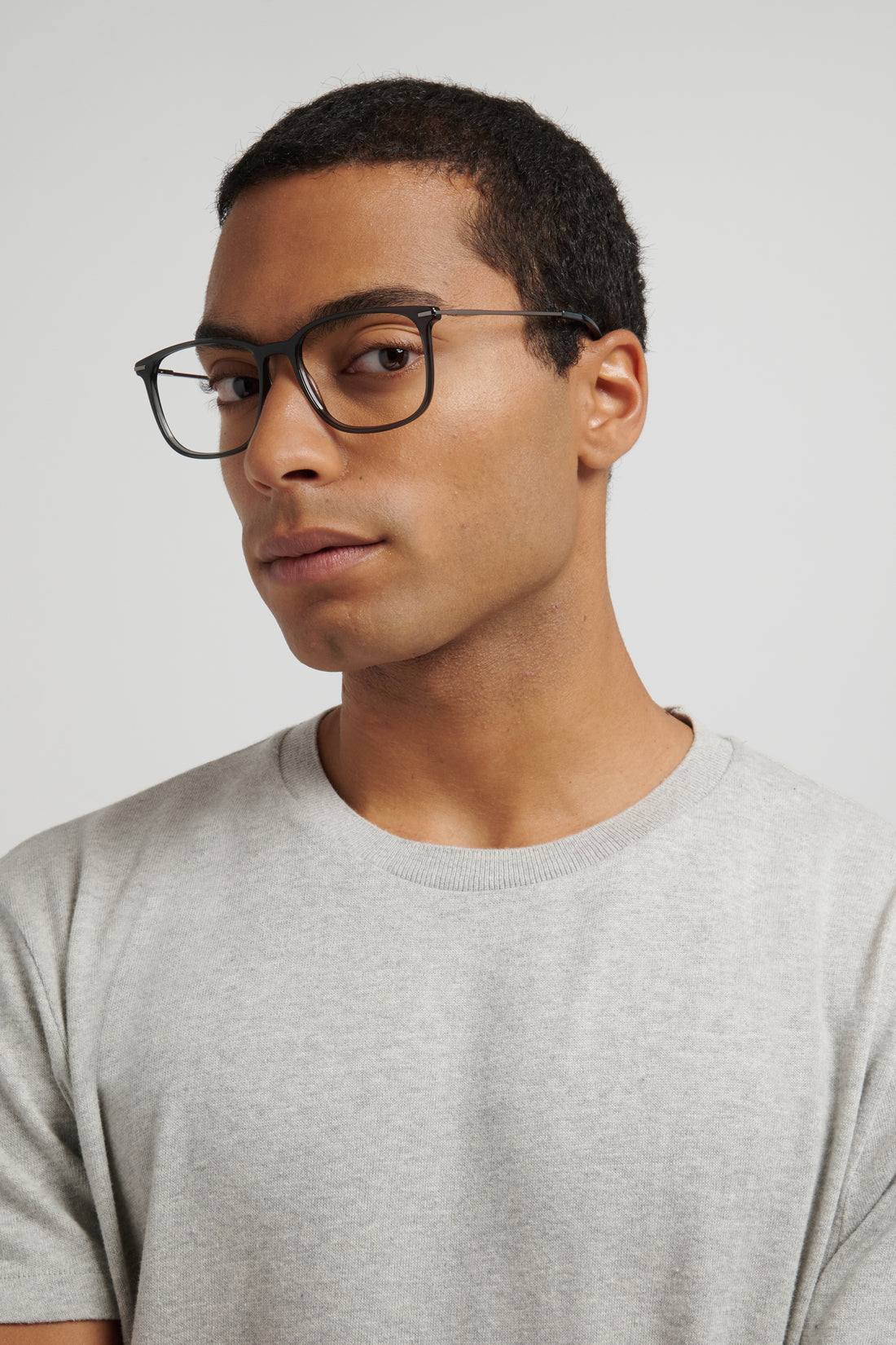 Óculos graduados hugo hg 1407 kb7 grey rectangular masculino tamanho 54mm - Vista de detalhe