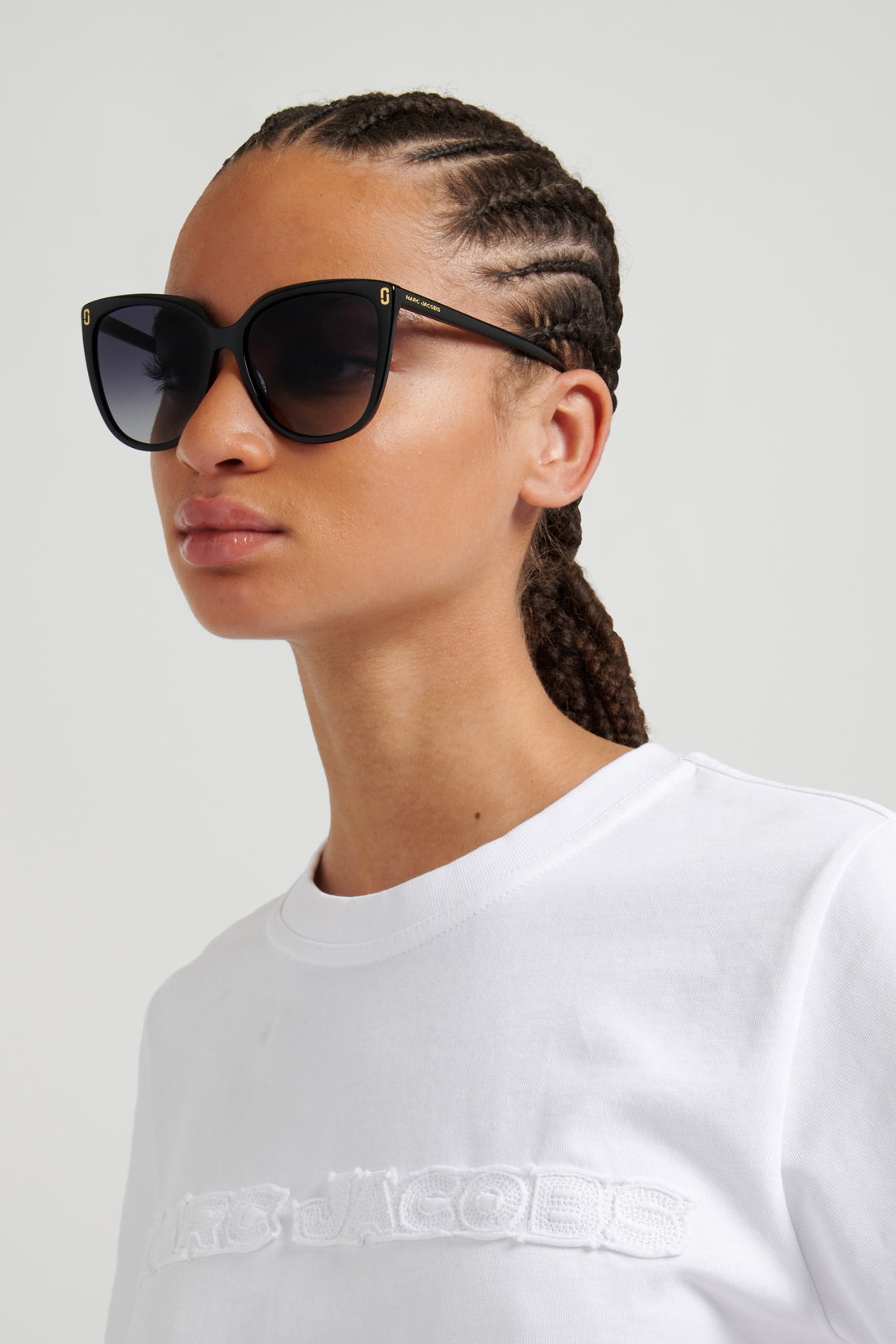 Óculos de sol marc jacobs mj 1137/s 807 9o negro cat eye femenino tamanho 57mm - Vista de detalhe