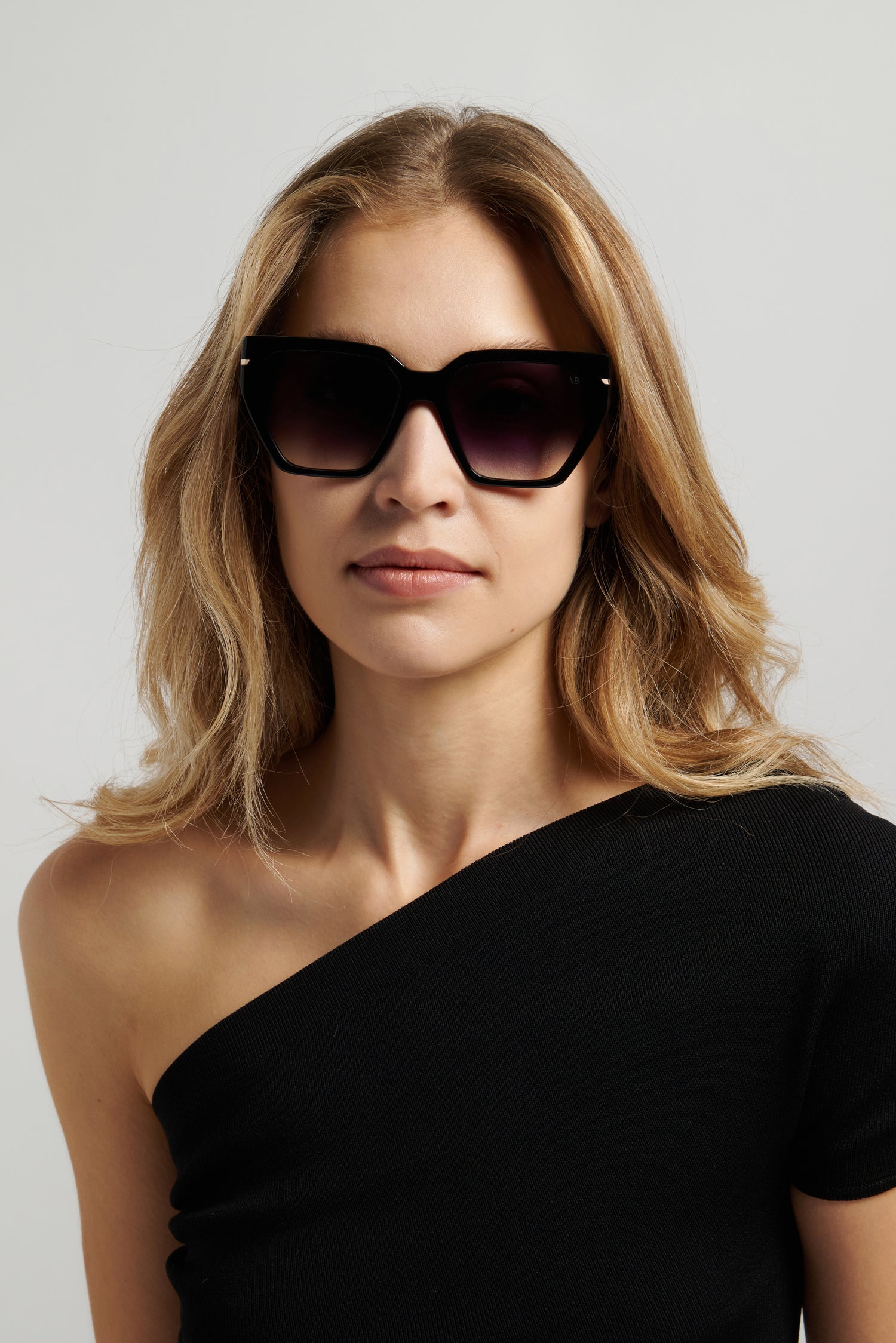 VICTORIA BECKHAM VB 7002/S 807 9O 57