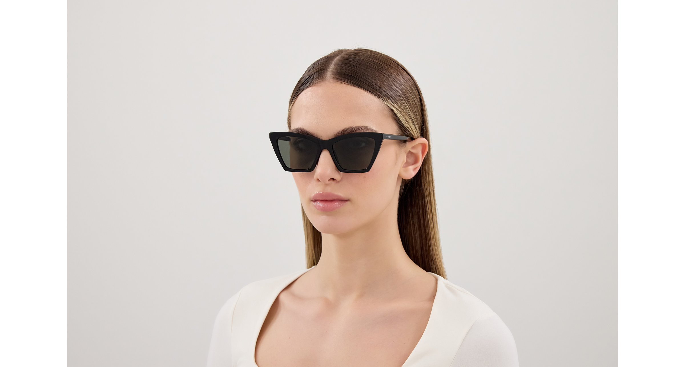 ALEXANDER MCQUEEN AM0536S 001 54